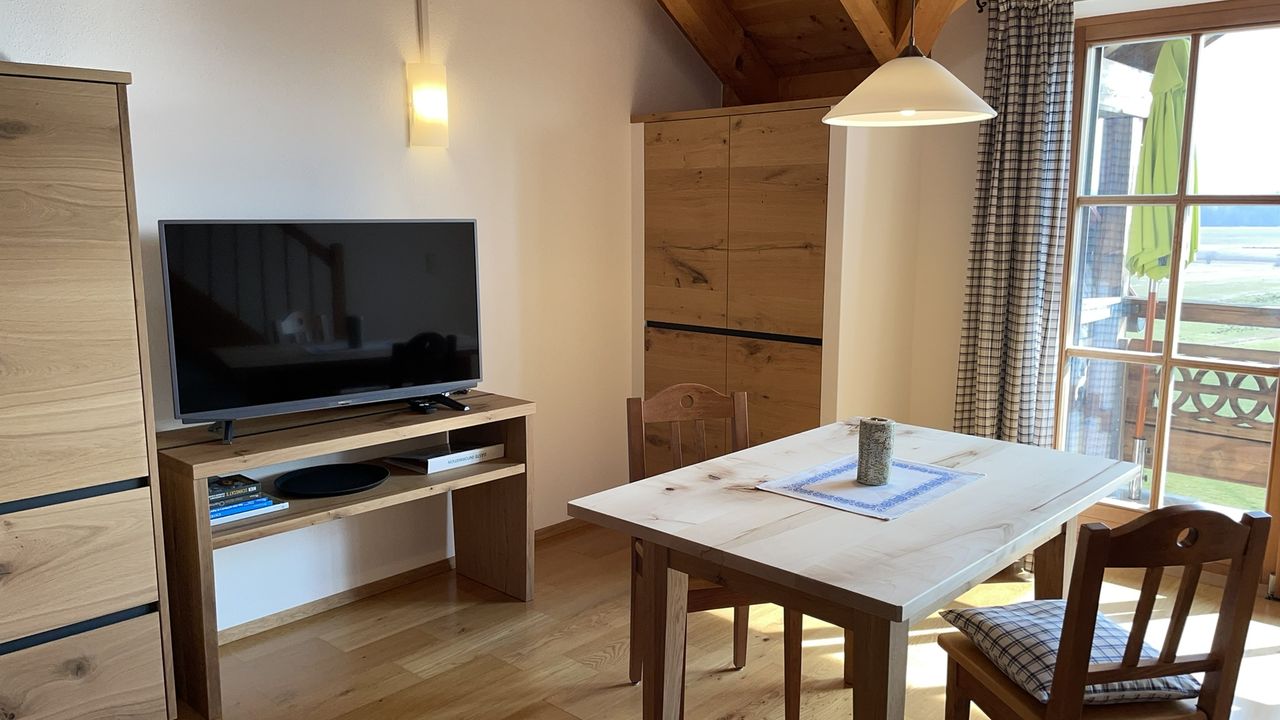 Essplatz mit TV Essplatz mit TV